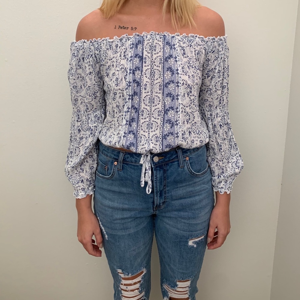 Long sleeve, off the shoulder, crop shirt